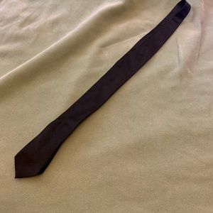 Black skinny tie
